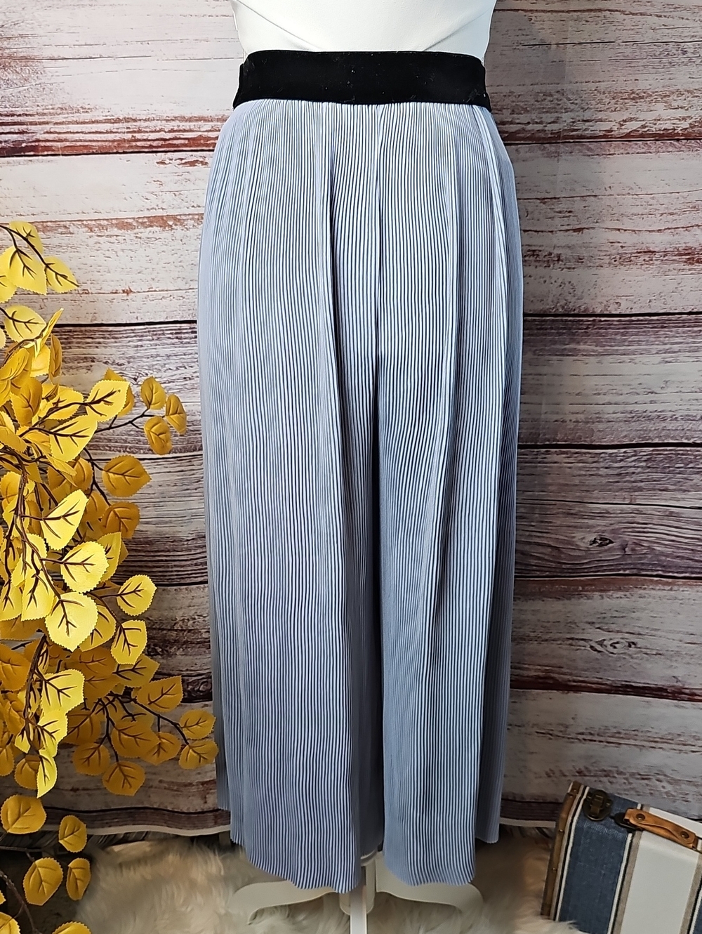 ZARA BASIC PLEATED WIDE-LEG PALAZZO STYLE PANTS - Picture 2 of 12